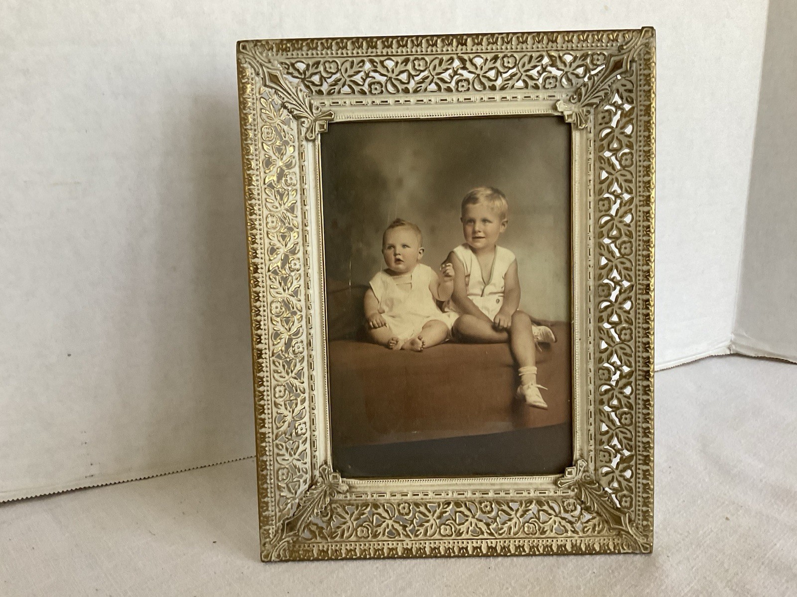Vintage Gold Whitewashed Filigree 9”X7”Frame With 2 Children In 5”X7” Photo EUC gallery