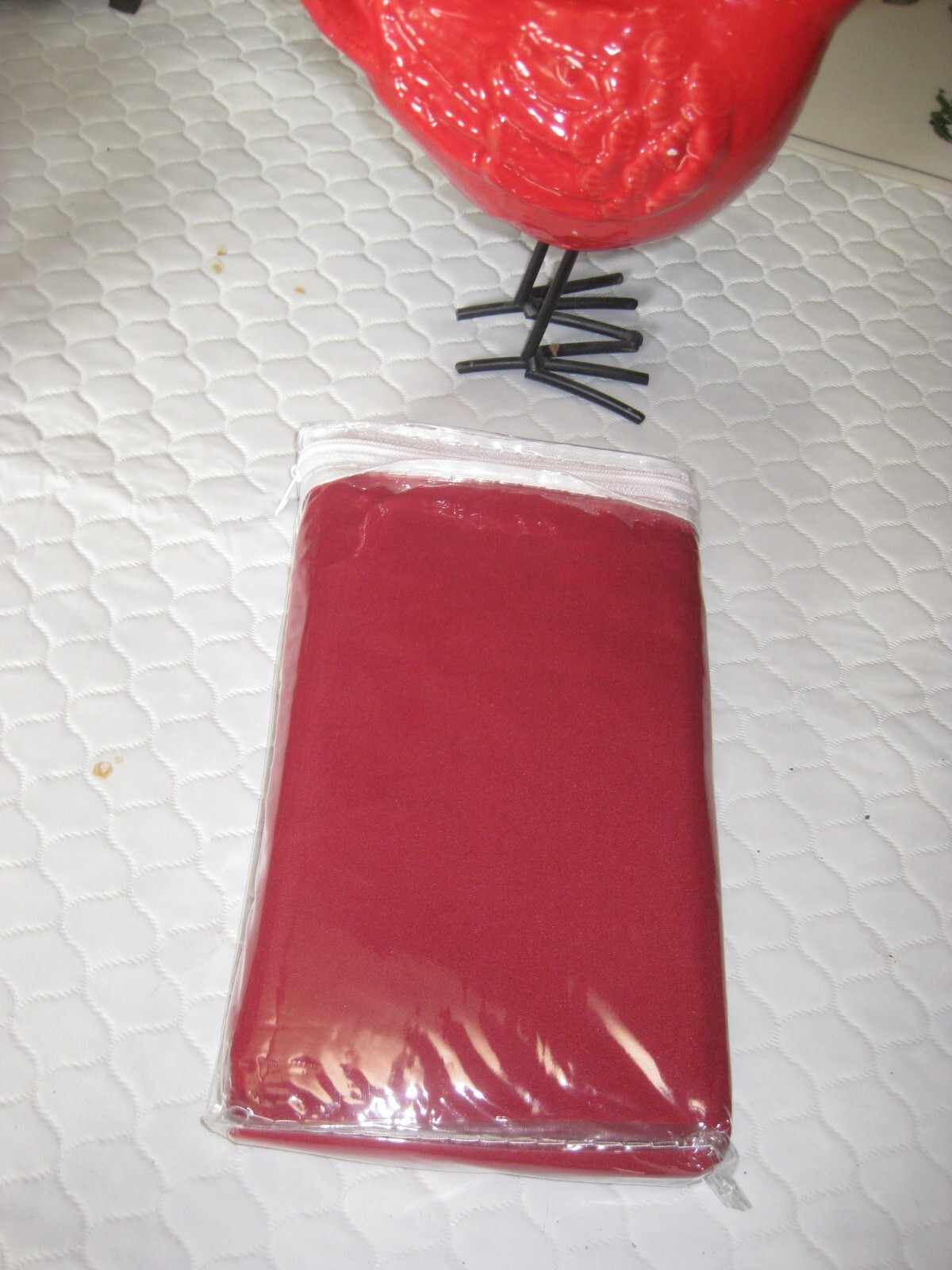 1800 Thread Count Red 2 Pieces Standard Pillowcases 20” X 30” gallery