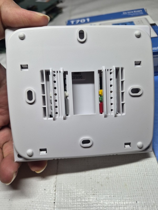 Pro1 T701 Low Voltage Non-Programmable Thermostat gallery