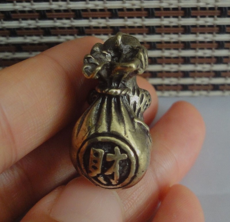 Vintage Style Solid Brass Lucky Rat Carry Bag Statue Pendant for Office Decor gallery