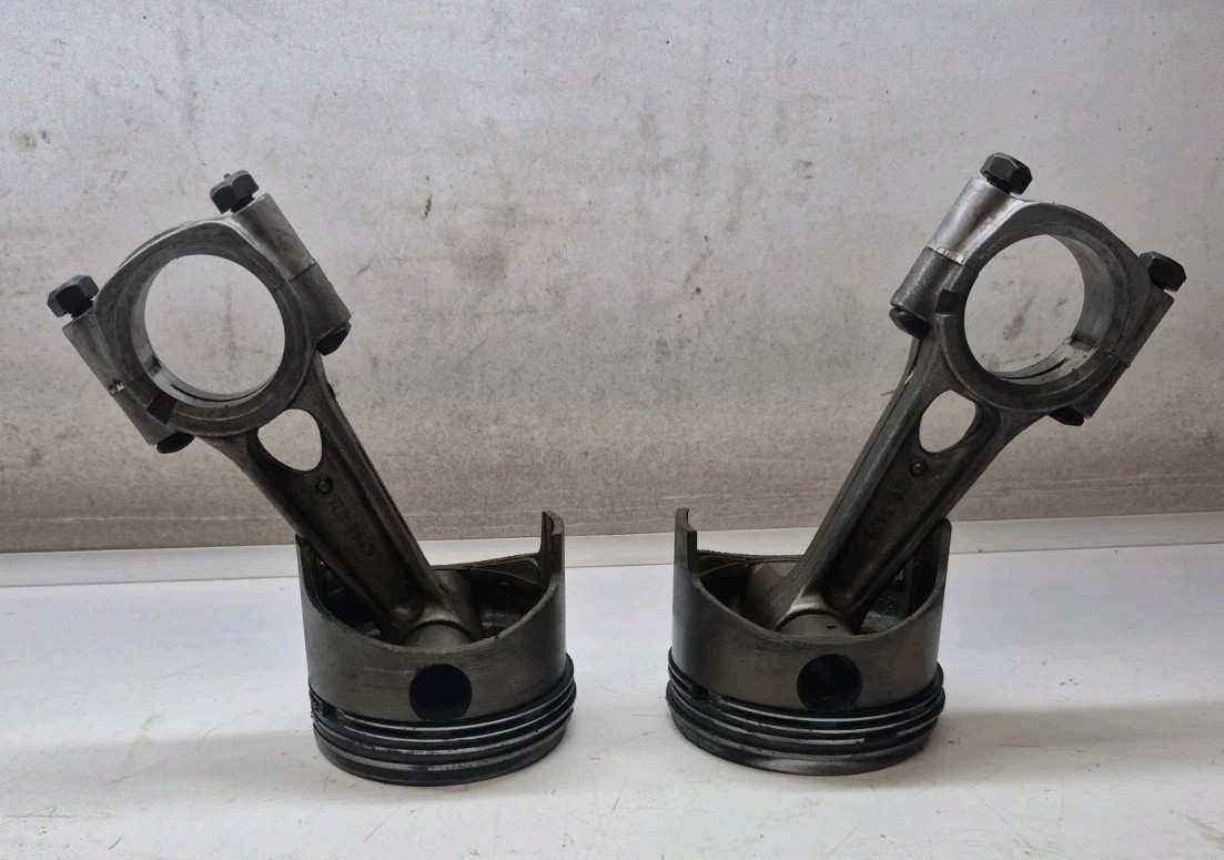 Onan BF/MS B43 B48 Connecting Rods & Pistons 170-3439 18hp 20 Hp Standard Bore gallery
