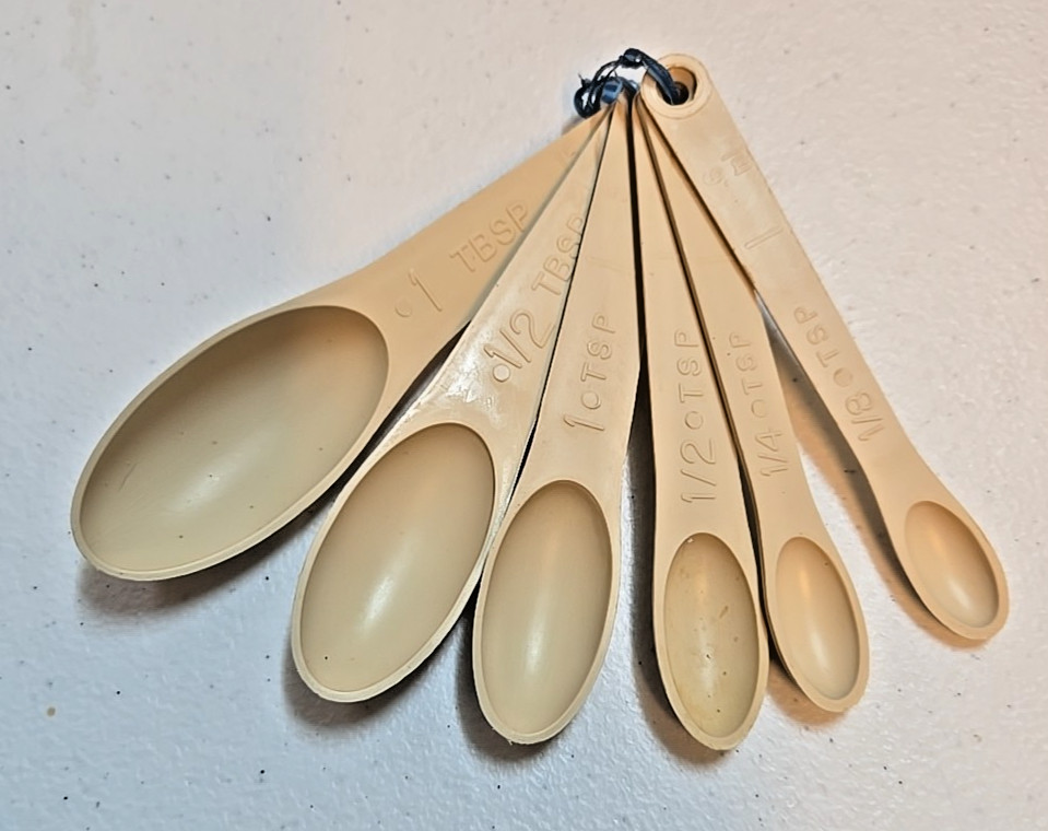Vintage Six Piece Foley Plastic Measuring Spoons; Oval gallery