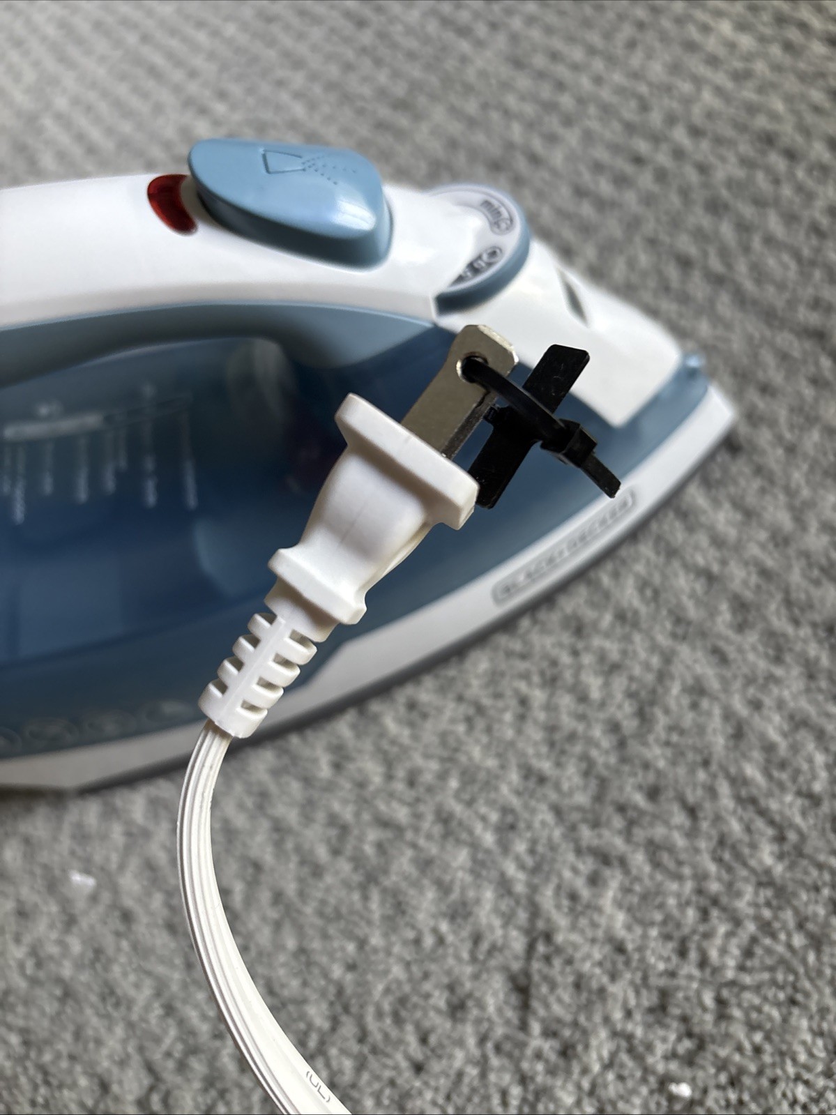 BLACK+DECKER IR40V Easy Steam Compact Iron - Blue/White gallery