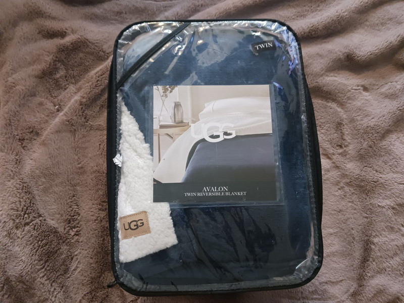 Ugg Avalon Twin Reversible Blanket 66X90 Navy Blue Standard 100 By Oeko Tex NEW gallery