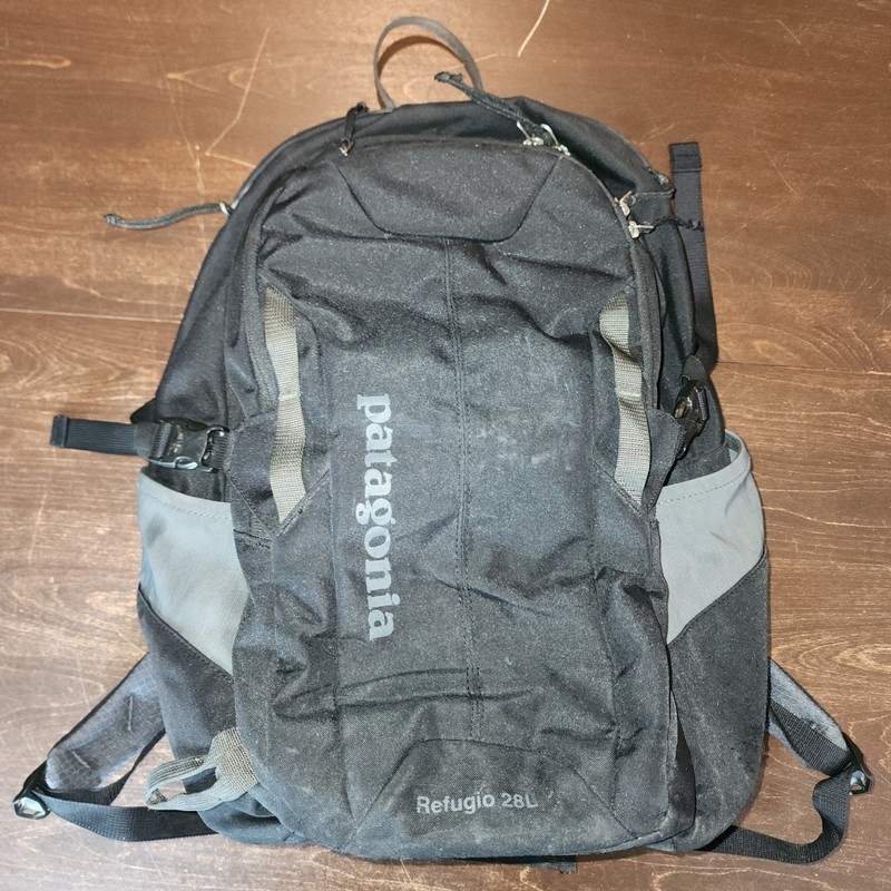 Patagonia Refugio 28L Backpack Black & Gray