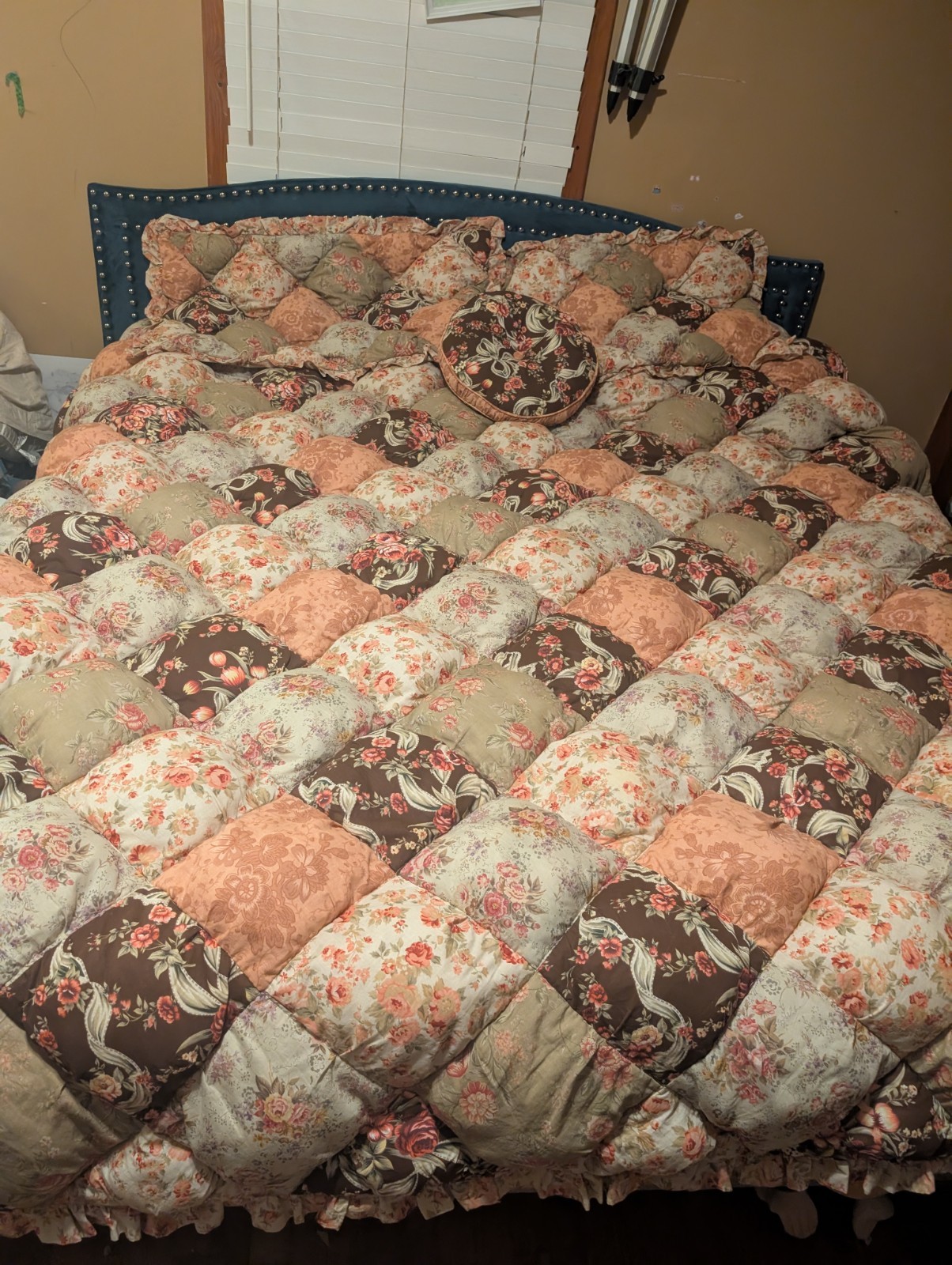 Jcp Jcpenney Puffy King Quilt Comforter 2 Shams 1 Extra Pillow gallery