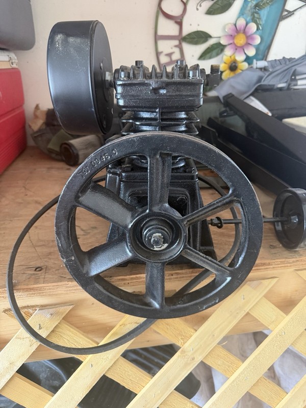 Schulz MSL 10 MAX Alternative Compressor Pump 220V 125 psig 283 L/min Oil gallery