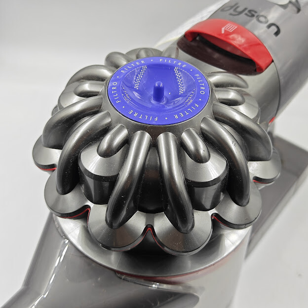 Dyson V7 Vacuum - Working, Weak Battery, Cracked Filter gallery