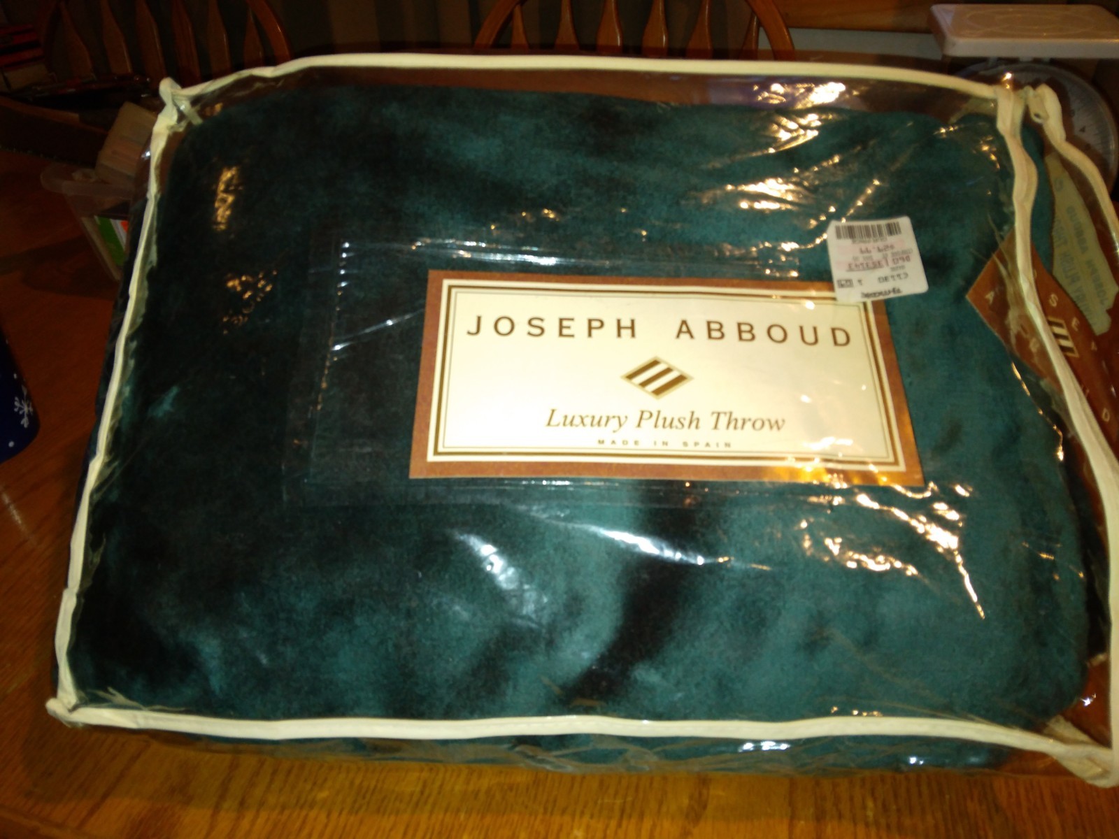 Joseph Abboud Luxury Plush Throw Made In Spain. 51x60. Green Blanket gallery