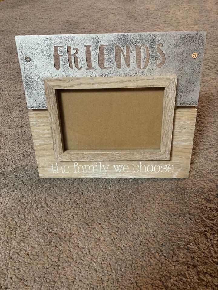 8Photo frame. Holds 4x6 picture. Overall size as shown in pictures. gallery