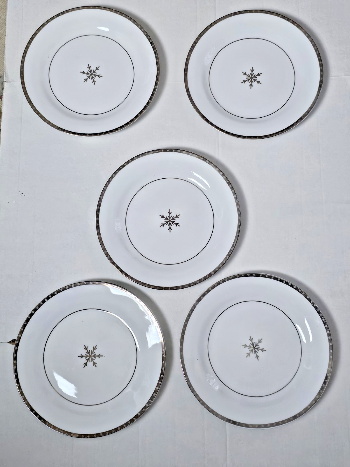 First Frost Traditional Holiday Target Gold Snowflake Dinner Plates Set of 5 gallery