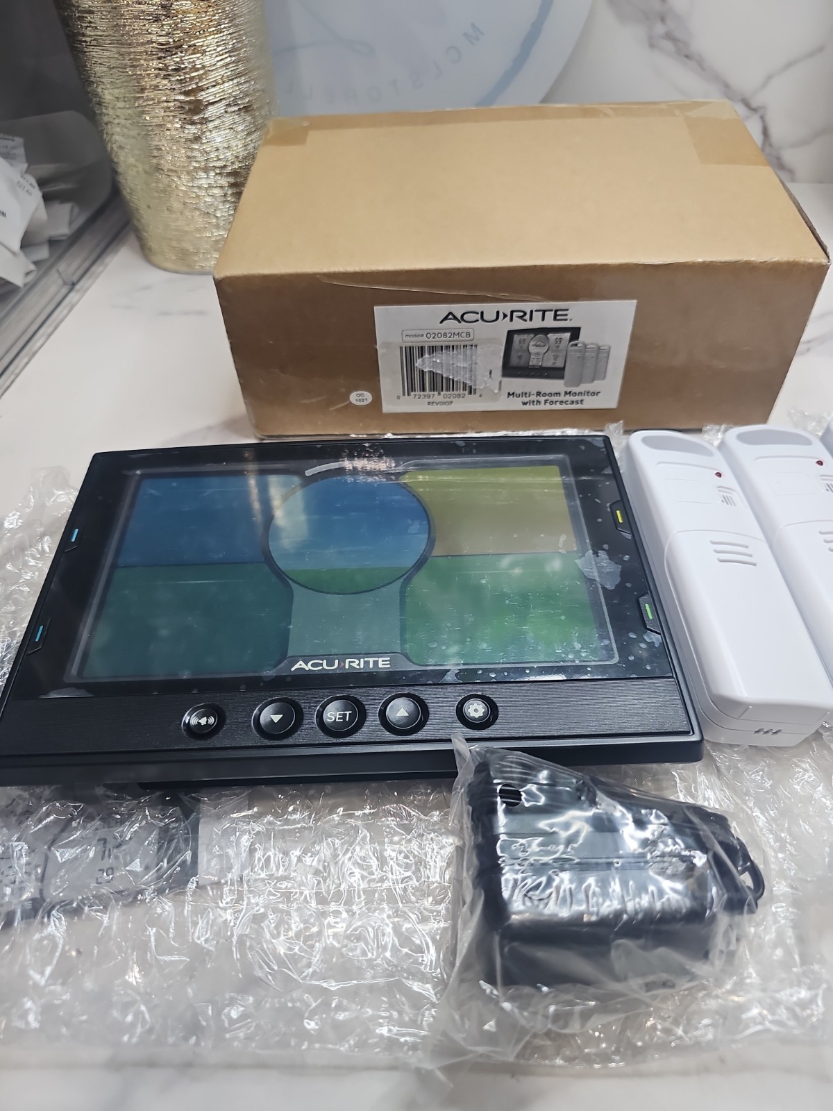 AcuRite Multi-Room Weather Station with Wireless Indoor/Outdoor Thermometer-NEW! gallery