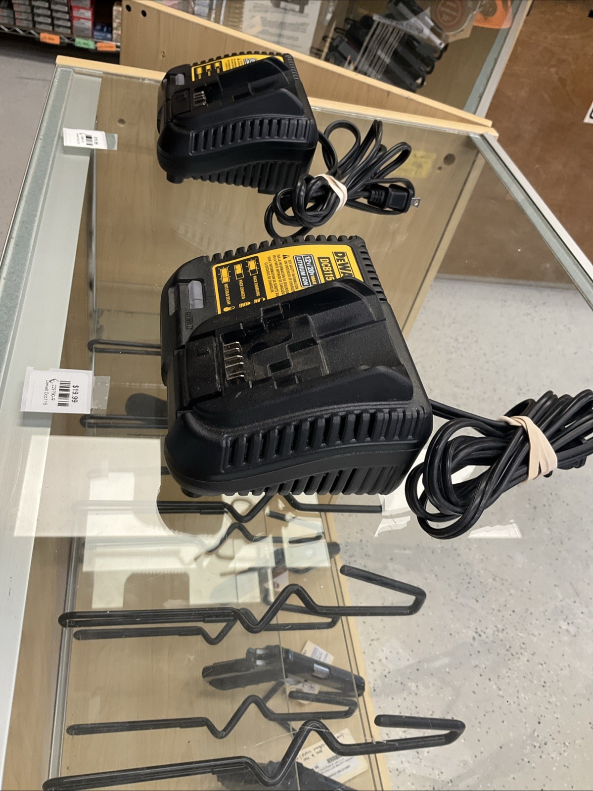 DEWALT DCB115 20 V Lithium Ion Battery Charger 229790 gallery