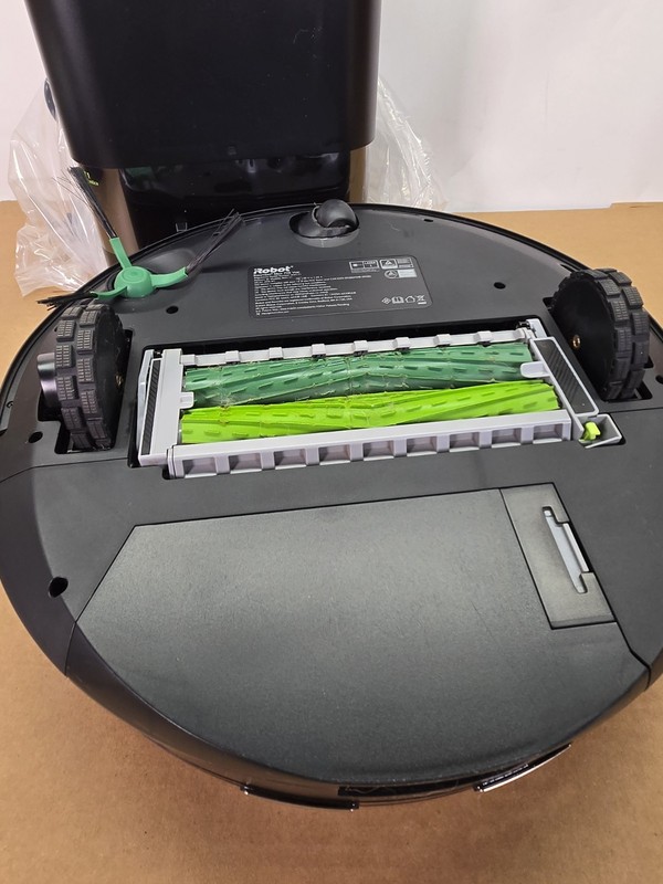 iRobot - Roomba Max 705 Vacuum + AutoEmpty Dock - Pre-Owned gallery