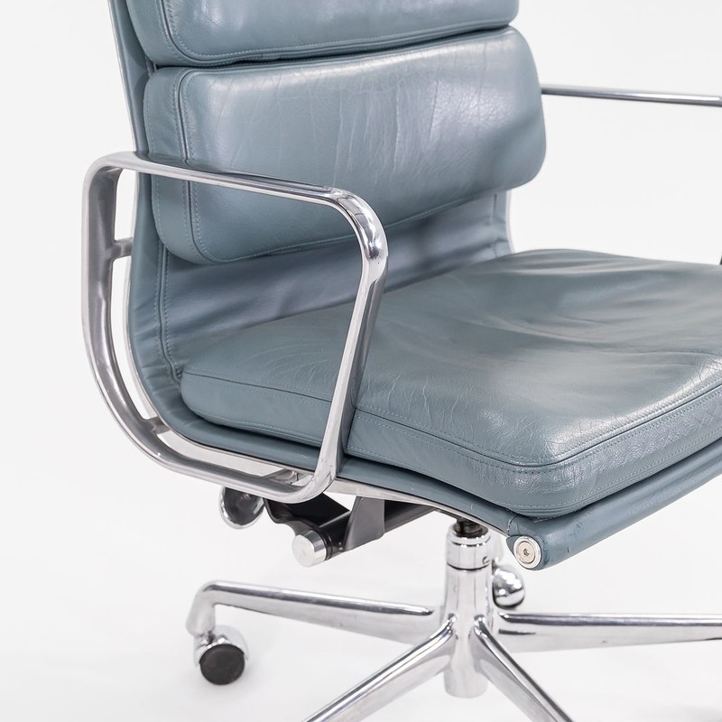 2005 Herman Miller Eames Soft Pad Executive Desk Chair in Blue Leather 15x Avail gallery