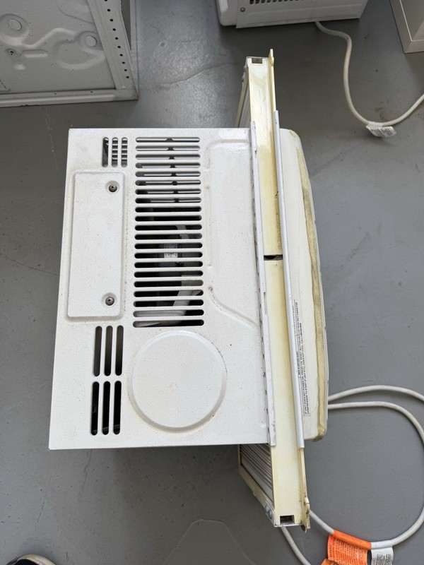 Frigidaire 5,000 BTU Window Air Conditioner Cools 150 Sq. Ft. gallery