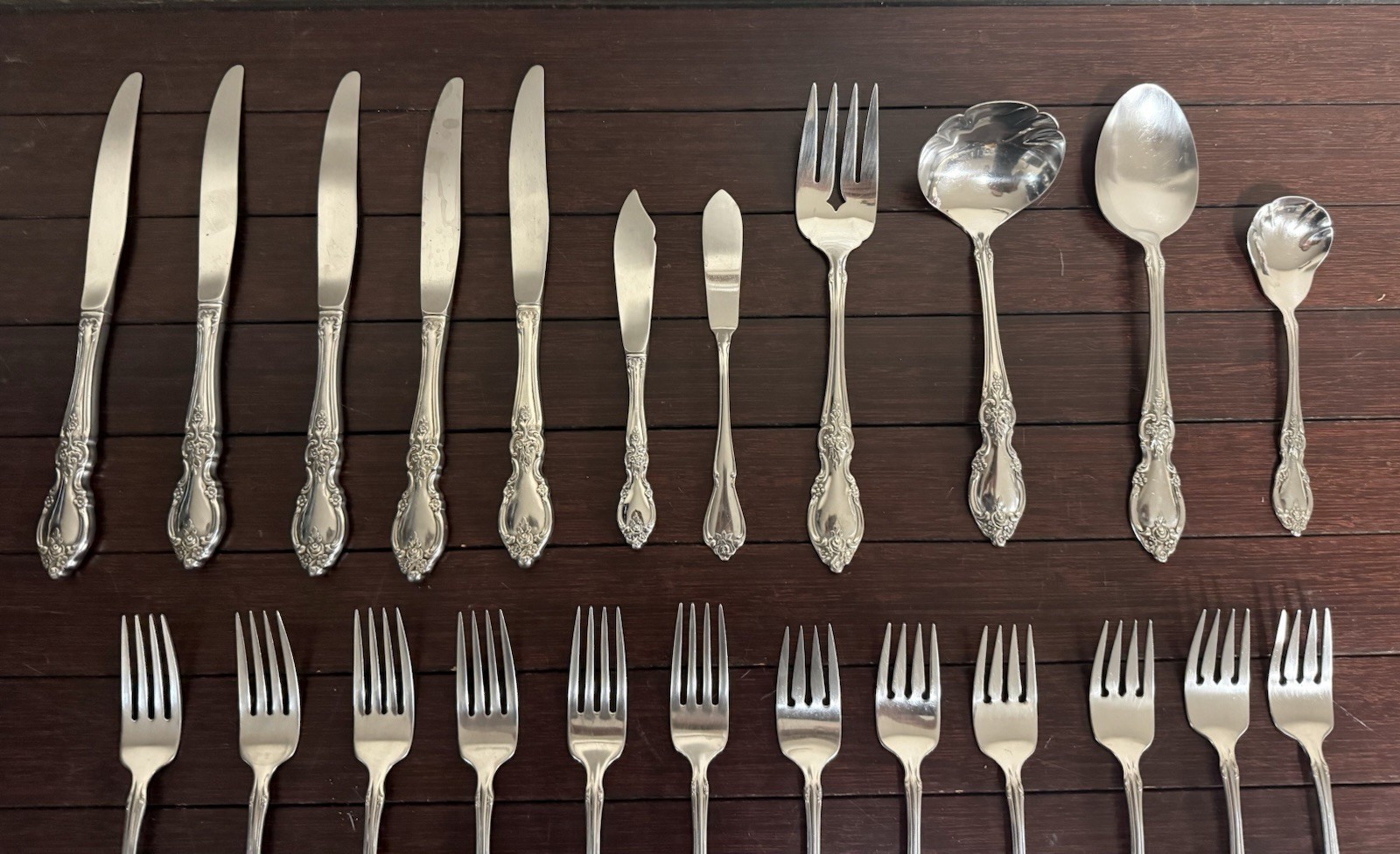Oneida Community LOUISIANA Stainless Flatware 33 Pieces gallery