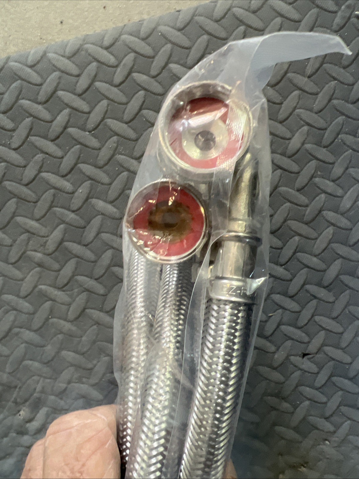 Everbilt Washing Machine Connector Polymer Coated Stainless Steel 4" gallery