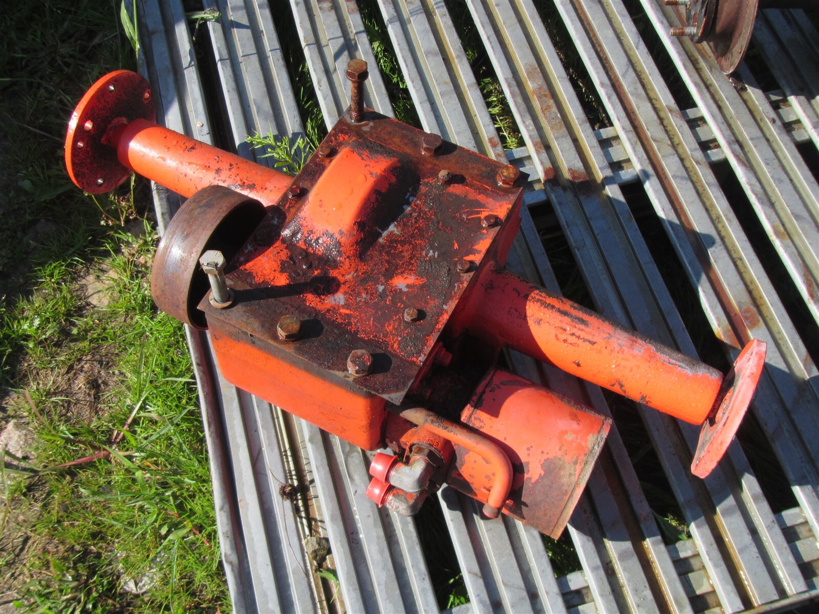 CASE 222 224 226 220 Tractor Transaxle & Hydraulic Motor gallery