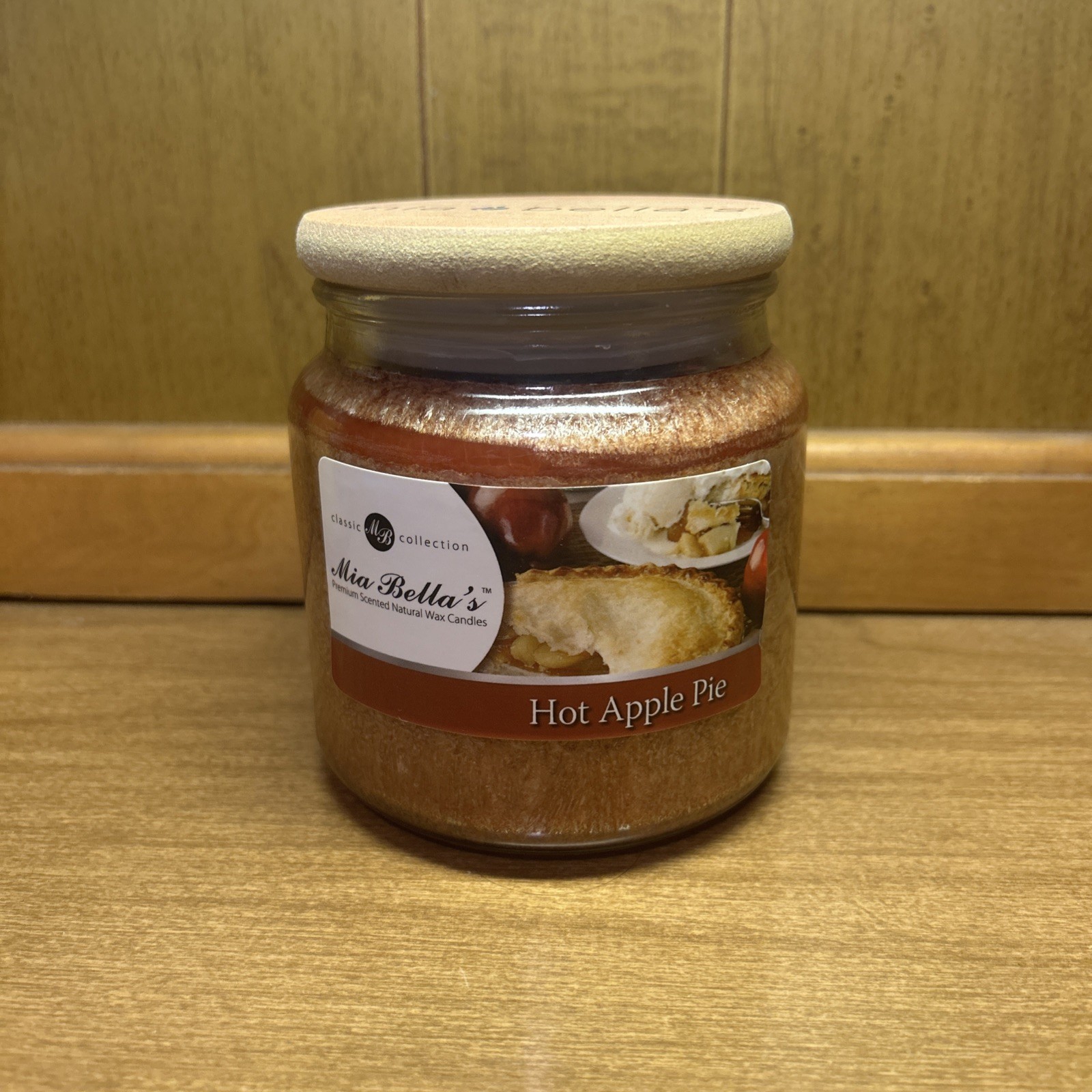 Mia Bella’s - Hot Apple Pie - 16oz Palm Wax Candle - Classic Collection Seasonal gallery