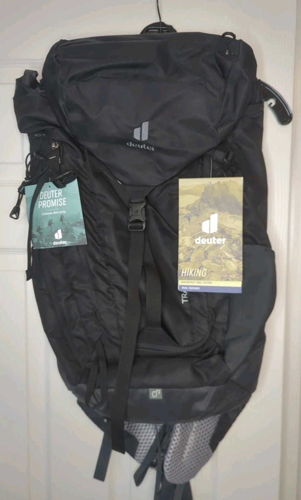 New With Tags Deuter Trail 30 Backpacking Backpack Black