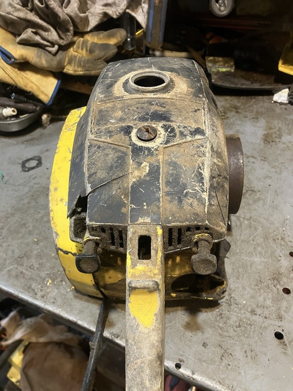 McCulloch MAC 5-10G? 2-10G Engine Turns Fine Carburetor Looks Good gallery