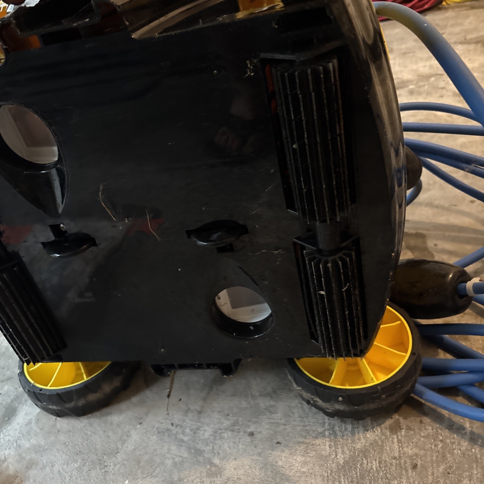 Above-Ground Stinger Robotic Swimming Pool Cleaner w/ Power Supply gallery