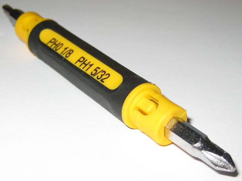 4 in 1 Pocket Screwdriver with Phillips PH0 PH1 and Flat 1/8" and 5/32" Bits gallery