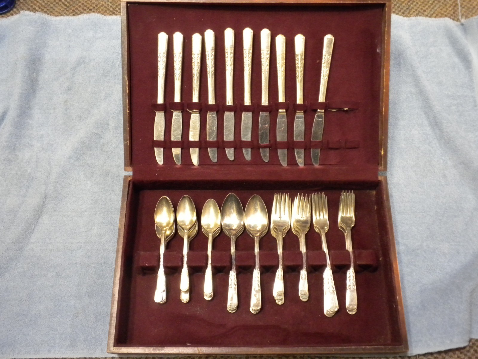 Vintage 62Pc GRACE Silver Plate Flatware in wood case 10 place settings gallery