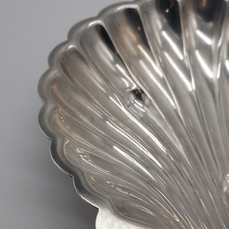 CHRISTOFLE Fleuron Silver Plated, Shell Serving Dish, 21,5 cm / 8.46 Inch. gallery