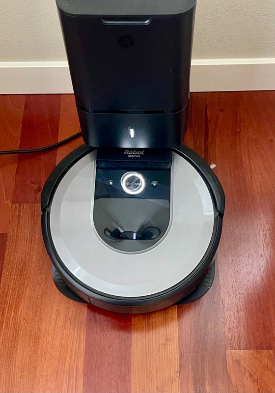 iRobot Roomba i8+ with Clean Base – One‑Owner, Very Clean + 10 Bags, 2 Filters gallery