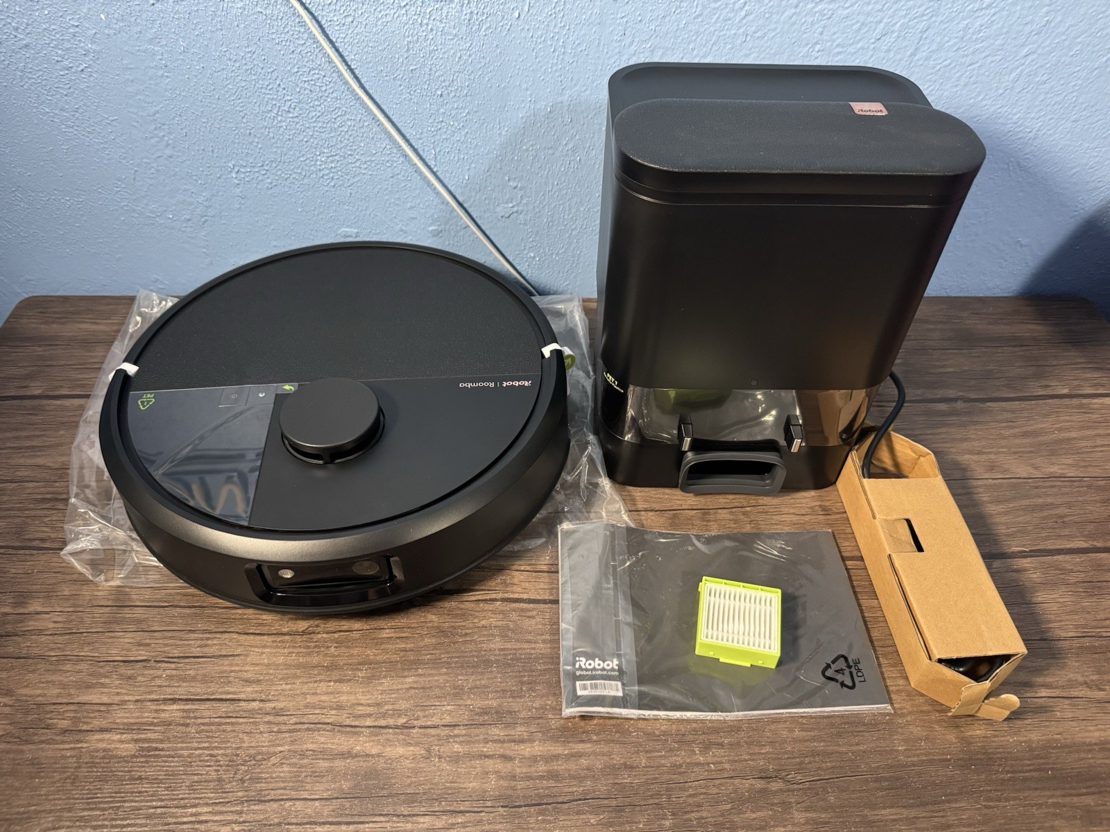 iRobot Roomba Max 705 Robot Vacuum + AutoEmpty Dock, Strong Suction NEW OPEN BOX gallery