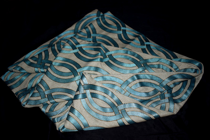 QUALITY Bed Runner Scarf Queen/King Size 92"x 26" UNUSED gallery