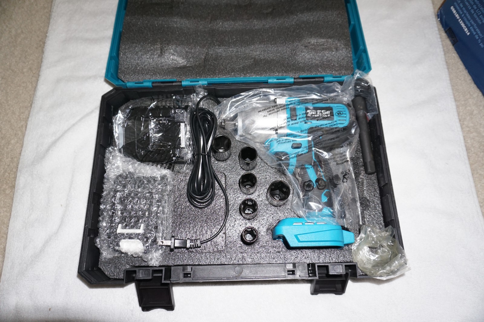 Seesii WH9 Pro 1/2" Impact Wrench 665 ft-lbs - 21V, 2x4Ah, 6 Sockets NEW gallery