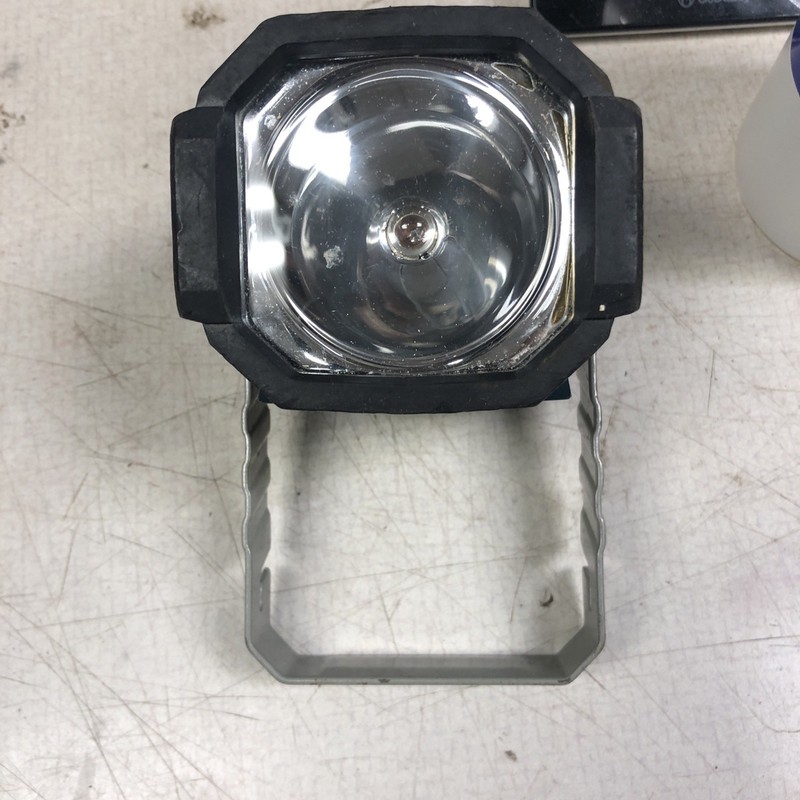 Bosch 18 Volt Li-ion Flashlight Part Number CFL180 Color Black gallery