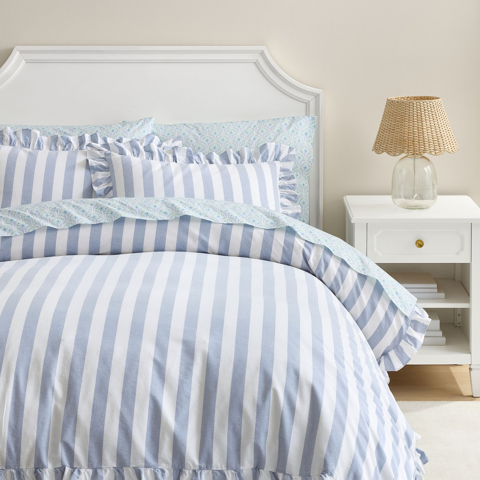 Potterybarn Cabana Stripe Ruffle Duvet Cover Blue F/Q + 2 Standard Shams gallery