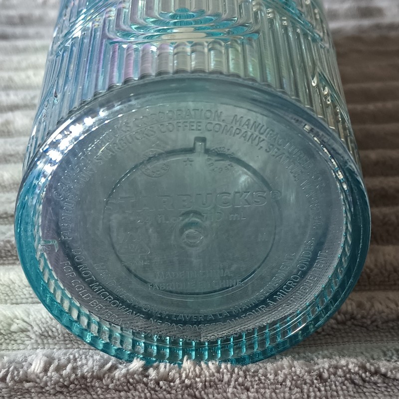 Starbucks Iridescent Blue Geometric 710 ml Tumbler Cup w/ Lid & Straw gallery