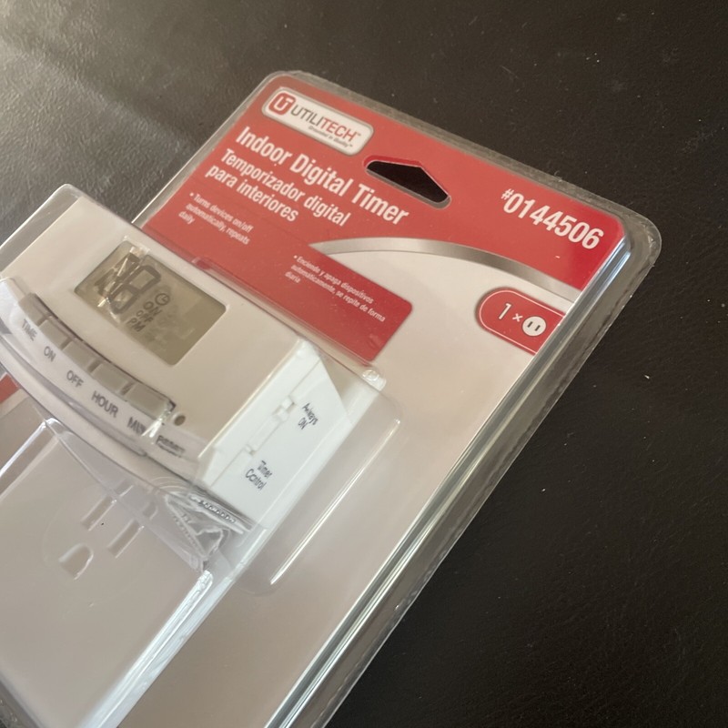 UTILITECH Digital Indoor Timer 24 Hour Repeating Cycle 125V/60Hz/15amp 0144506 gallery