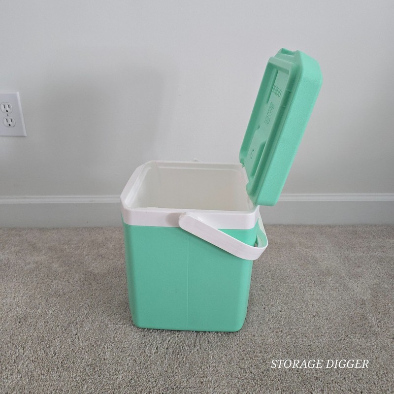 Igloo Cool 12 Quart Mint White Cooler Box, Easy Carry Handle, 18 Cans Capacity gallery