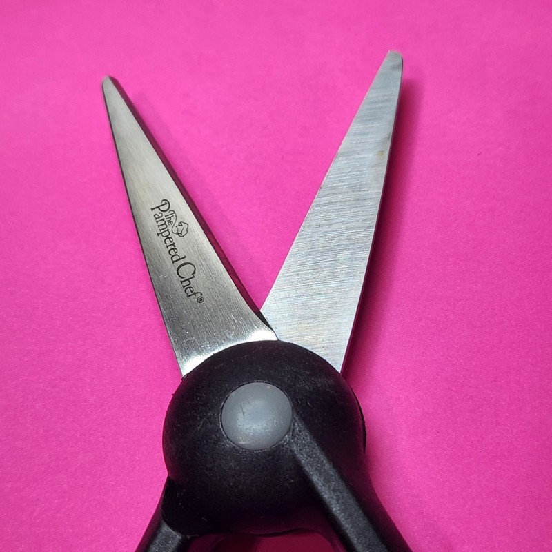 The Pampered Chef Kitchen Shears Scissors # 1077 Black/Gray gallery