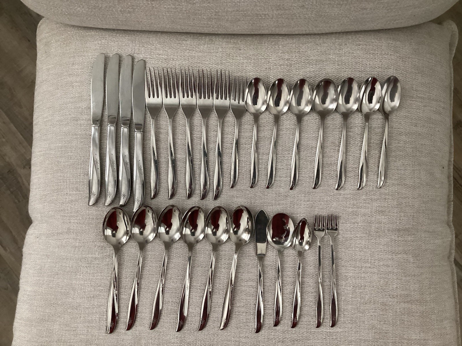 Oneida Community “ Twin Star ” Stainless Flatware Silverware 29 Piece Set Lot gallery