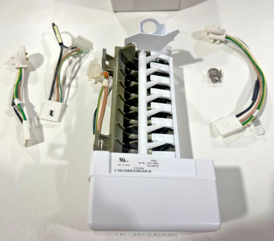 Whirlpool W11381372 Refrigerator Ice Maker gallery