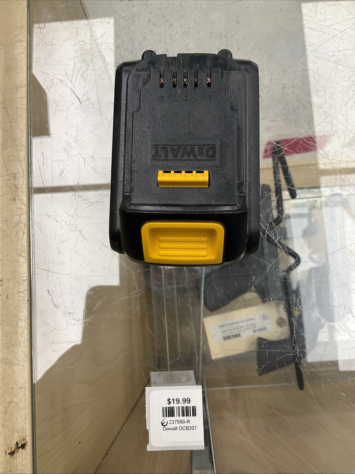 DEWALT DCB207 20V Li-Ion Battery - Black/Yellow 237550 gallery