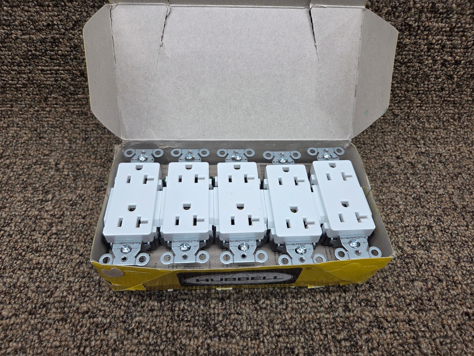 (10) Hubbell DR20WHI Deco Duplex Receptacle WHITE 20A 125V Commercial NEMA 5-20R gallery