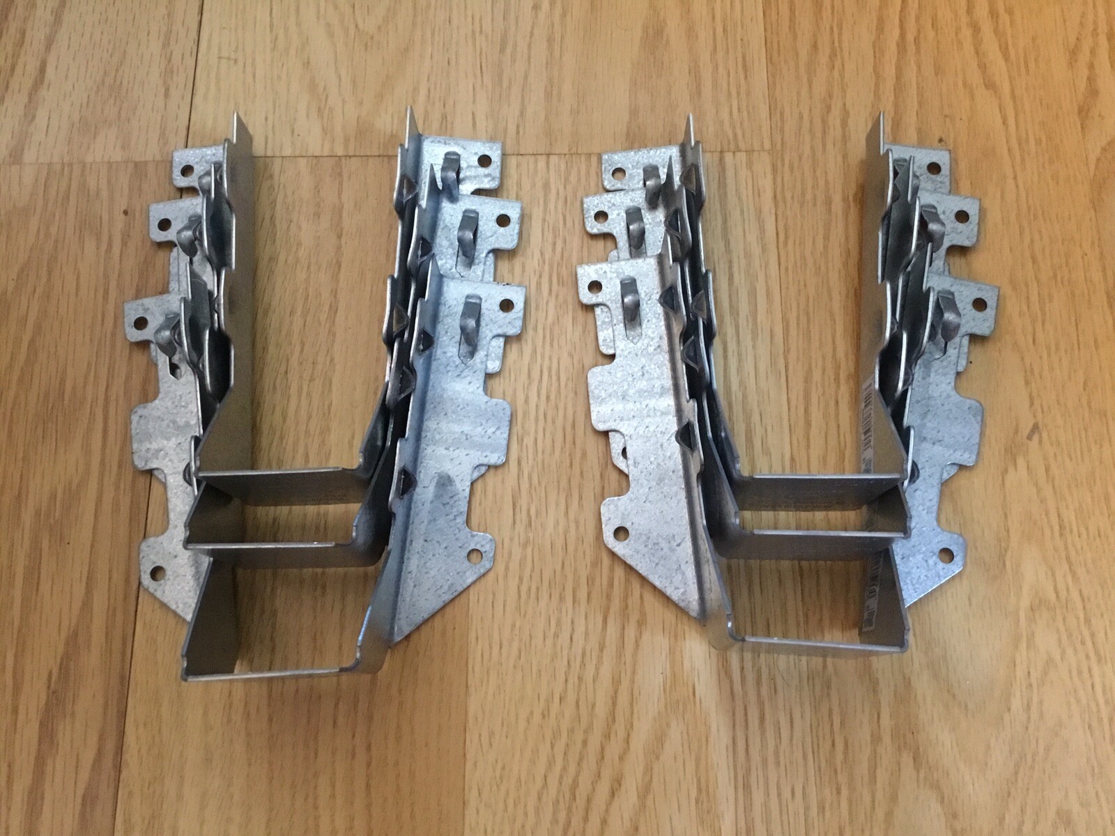 Simpson Strong-Tie LUS26Z 2 x 6 in Face Mount Joist Hanger Bracket 18G Pack of 6 gallery