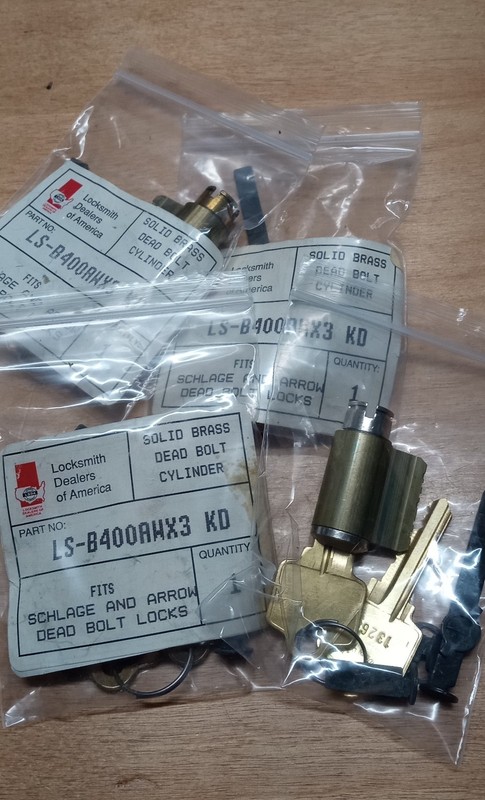 4x Schlage/Arrow LSDA B400A Deadbolt Cylinders W/Tail Pieces. gallery