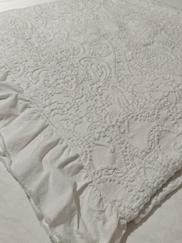 PIU BELLE Cotton Matelasse Bedspread Queen Coverlet White Ruffle Paisley Shabby gallery