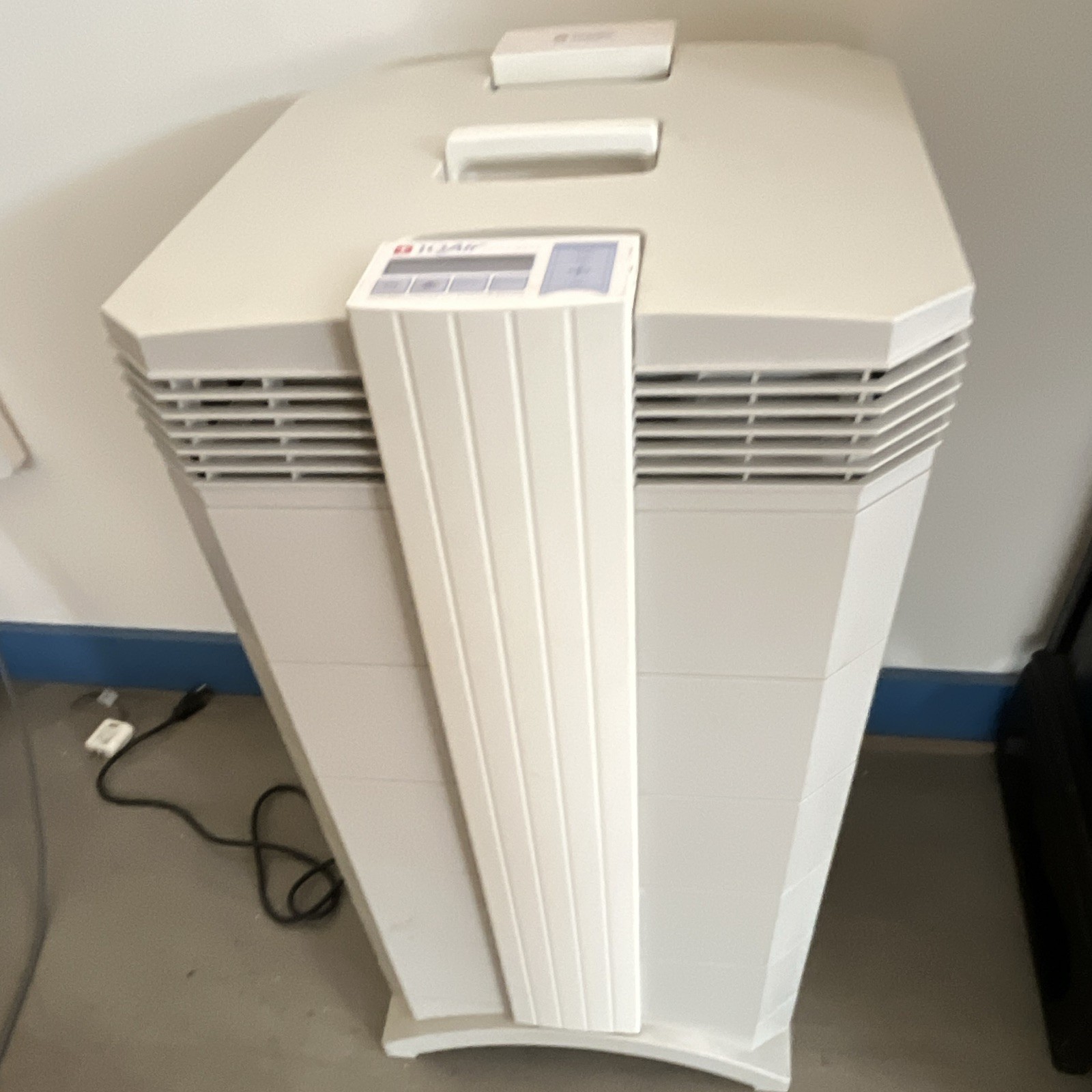 IQAir HealthPro HyperHEPA Console Air Purifier Digital Display White 900 sq ft gallery