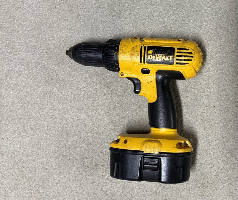 DEWALT DC825 18V XRP 1/4" Cordless Impact Driver & DC759 Drills/Battery/Charger gallery