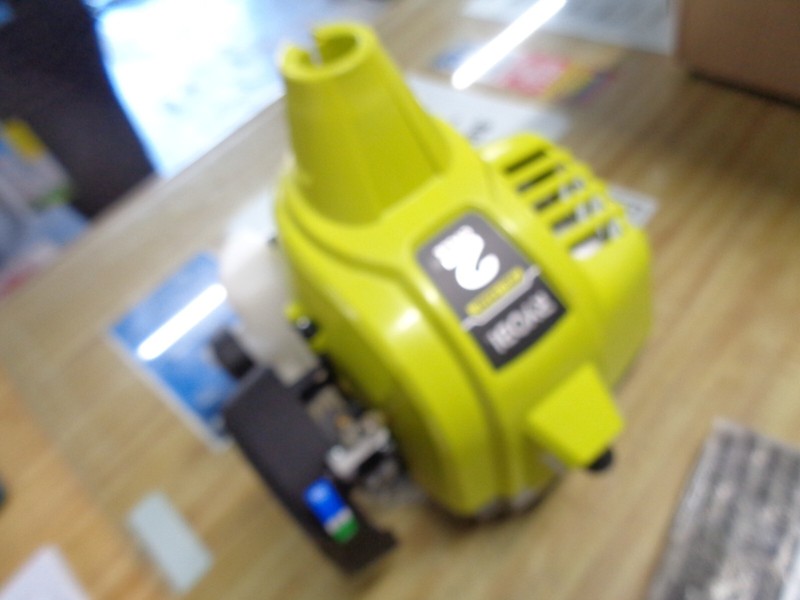 25CC GENUINE RYOBI 2 STROKE ENGINE VERTICAL OR HORIZONTAL RT253, RY254 WEEDER gallery